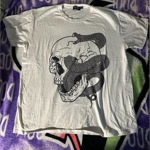 White Men’s Graphic Tee Size Medium ☠️ | Super cool design and comfy 😼